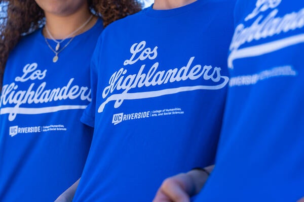 Los Highlanders t-shirts close up