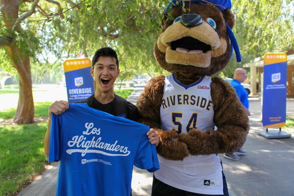 New student with a Los Highlanders shirt at Welcome Week
